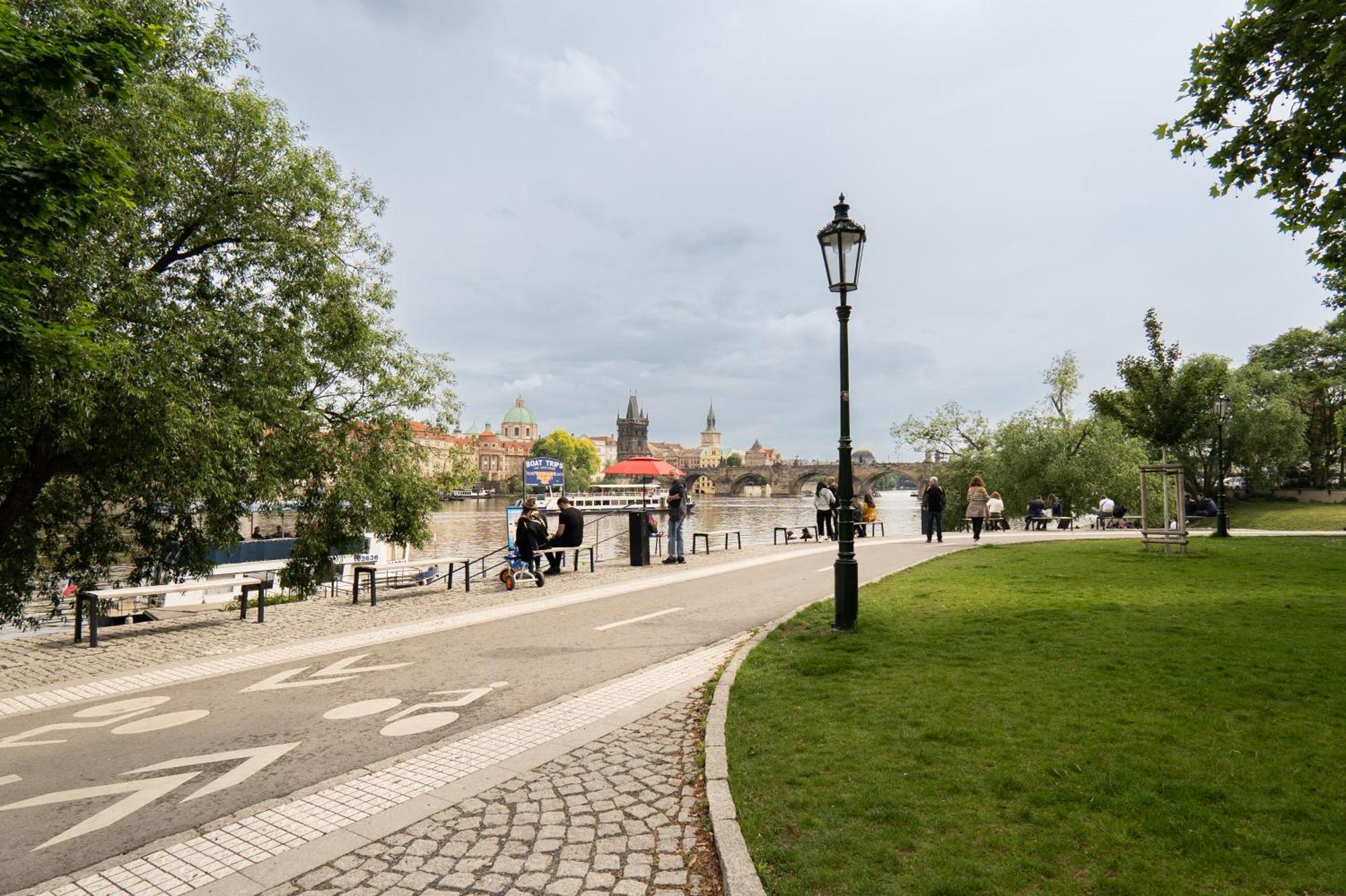 River View Apartment Prag Exteriör bild