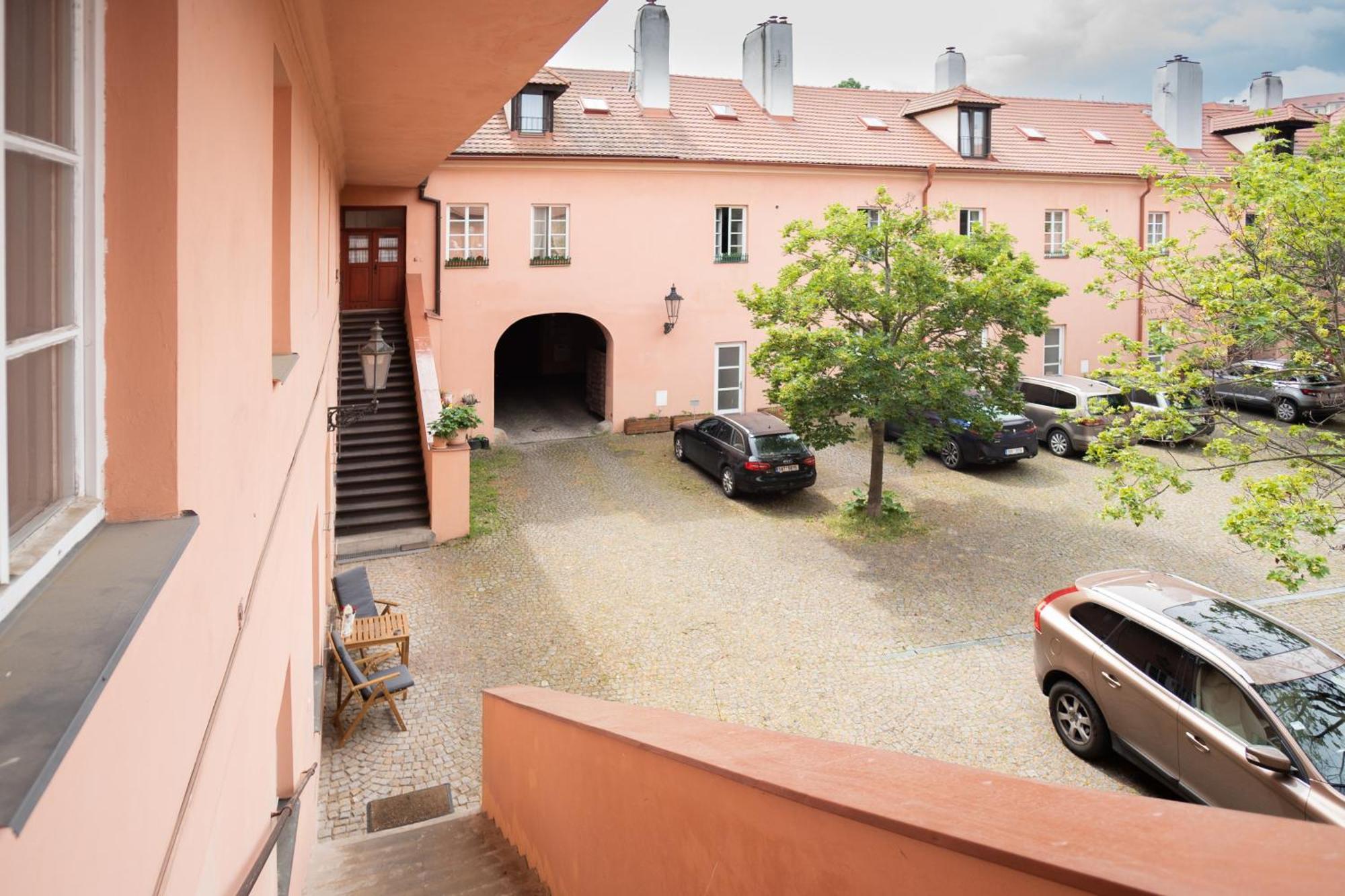River View Apartment Prag Exteriör bild